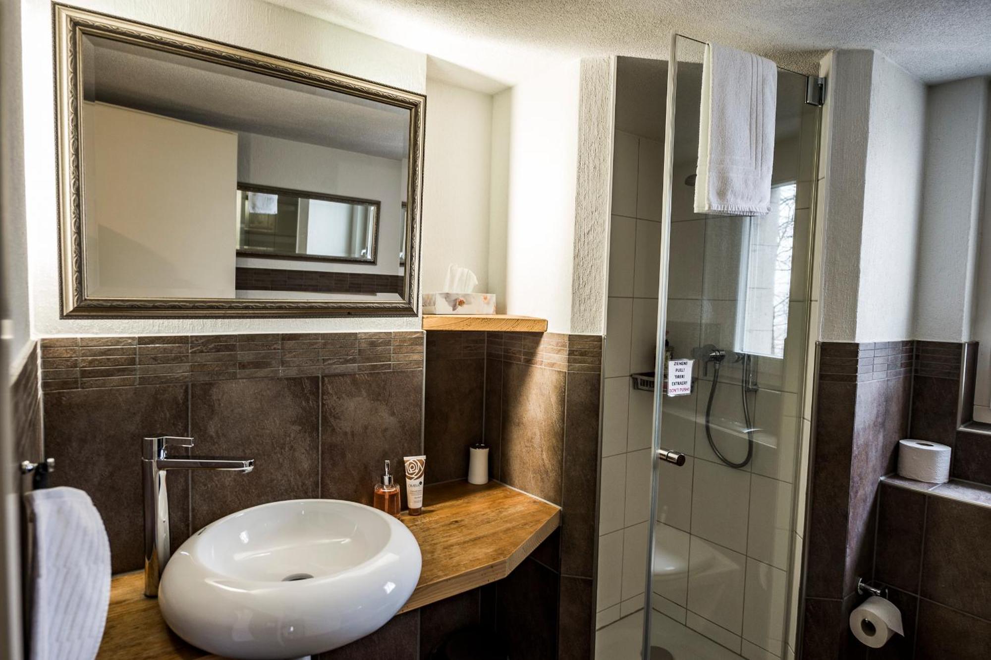 B3 Boutique-Bed&Breakfast Gsteigwiler Bagian luar foto